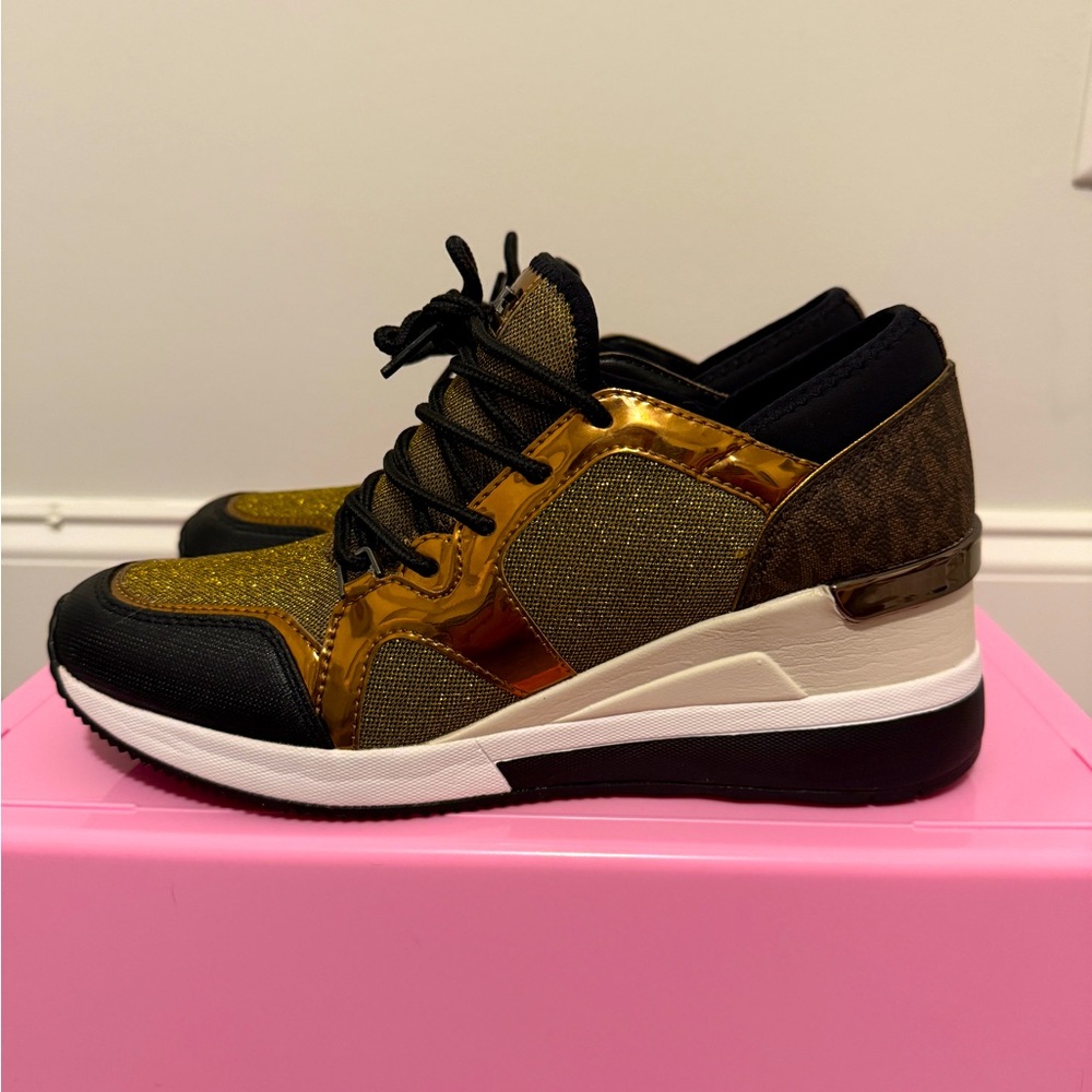 💖NWOT Michael Kors Liv Trainer sneakers
